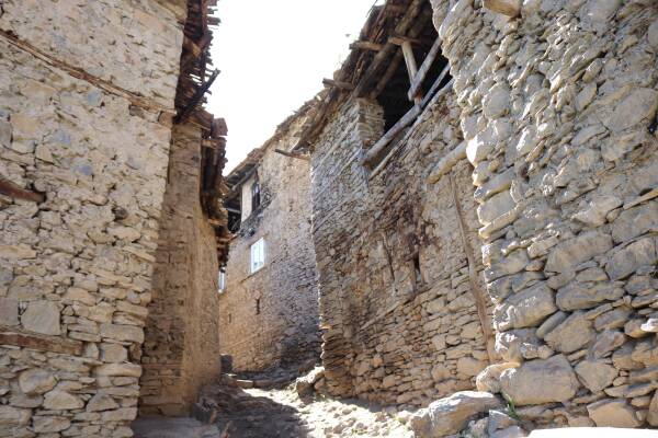 300-летние кластерные дома в Хизане начинают разрушаться