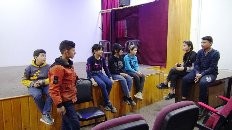 В Ракке дети обучаются в Центре культуры и искусства