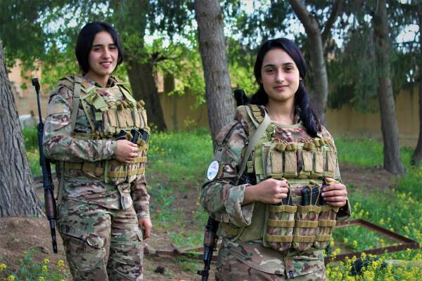 Армянские сестры-близнецы сопротивляются нападениям геноцида на северо-востоке Сирии