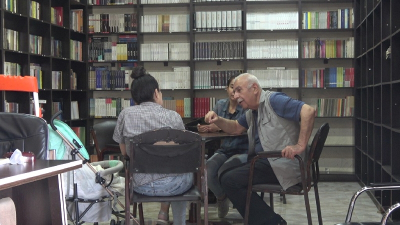 Библиотека «Амара» в Рожаве предлагает более 15 000 книг на разных языках