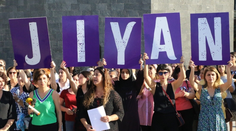 В Амеде активисты выразили солидарность с женским восстанием в Восточном Курдистане