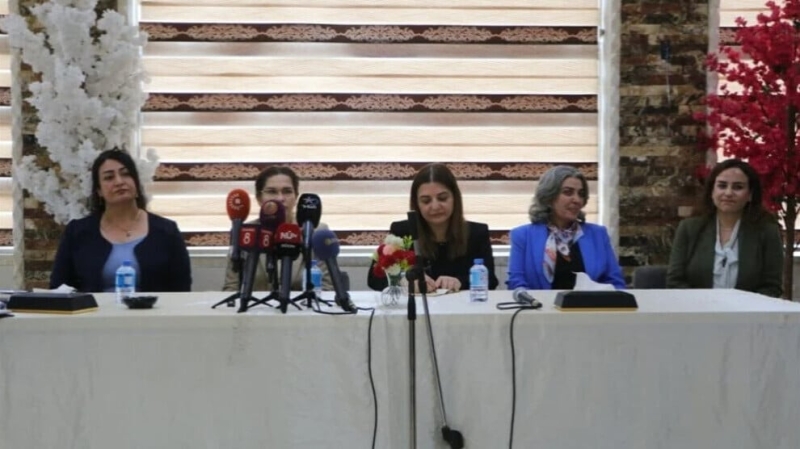 Ильхам Ахмед и министр переходного правительства обсудили роль женщин и положение пленных