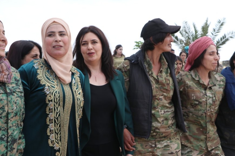 В Хасаке прошел военный парад по случаю 12-й годовщины ЖОС и дня рождения Оджалана