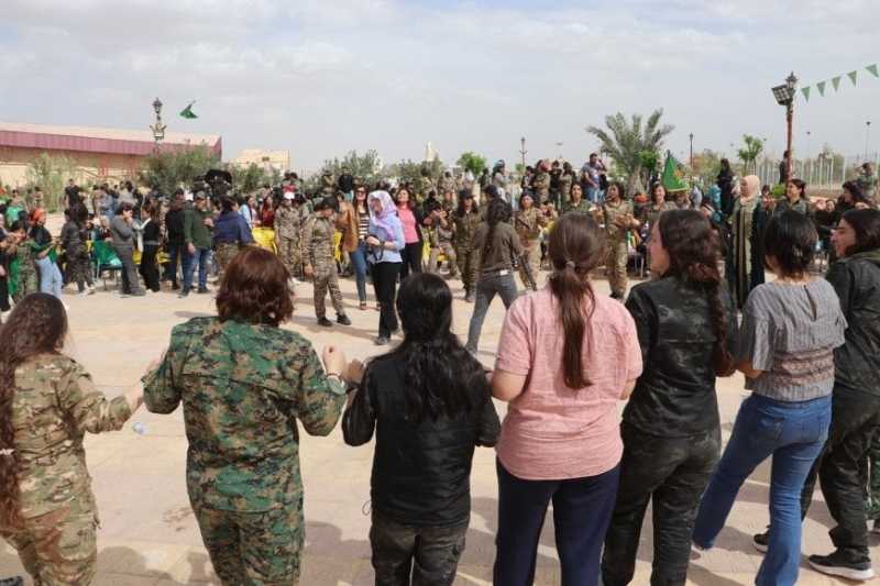 В Хасаке прошел военный парад по случаю 12-й годовщины ЖОС и дня рождения Оджалана