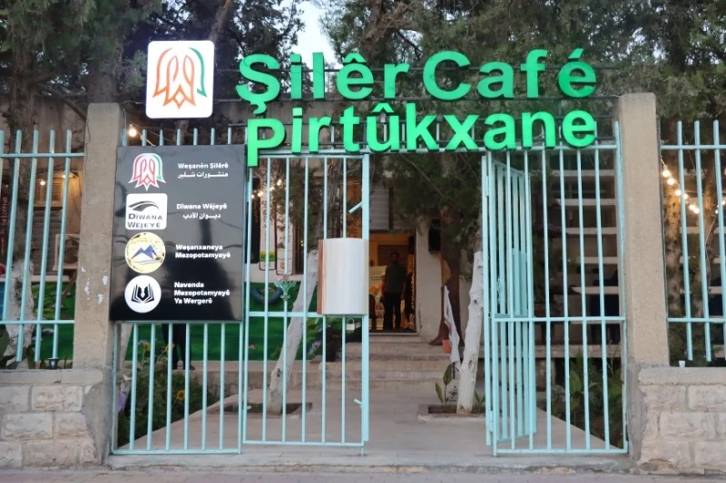 В Камышло открылась библиотека-кафе Şilêr