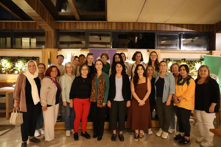 Женсовет ПНРД проводит встречи с женщинами в Анкаре