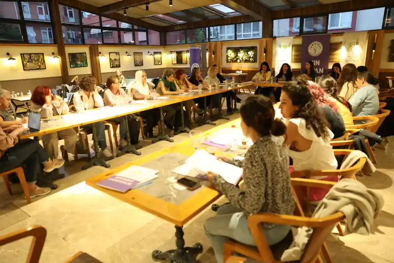 Женсовет ПНРД проводит встречи с женщинами в Анкаре