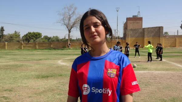 Перемещенные жительницы Африна преуспели в футболе