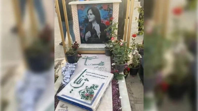 Память Жины Амини почтили у ее могилы